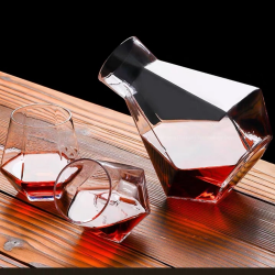 Комплект от 6 чаши за уиски с гарафа Diamond