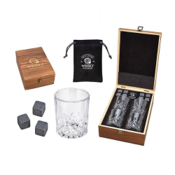 Комплект за Уиски - 4 чаши и базалтови охладители, в дървена кутия