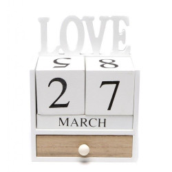 Дъвен календар с чекмедже Love