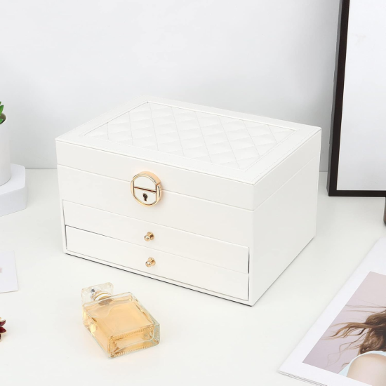 Елегантна бяла кутия за бижута Teno с капитониран капак и златисти метални елементи