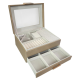 Отворена бежова кутия за бижута от еко кожа с две нива, отделения за пръстени и изтеглящо се чекмедже