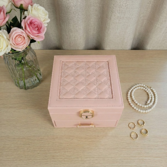 Елегантна кутия за бижута от висококачествена еко кожа с вградено огледало и удобно чекмедже