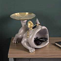 Арт фигура "булдок със златен поднос"