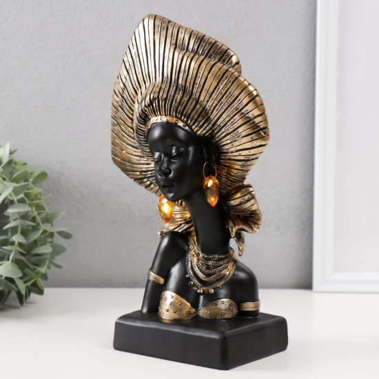 Детайлен бюст на африканка 26 см с кехлибарени сърцевидни обеци