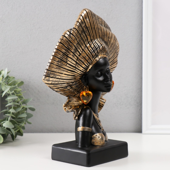 Детайлен бюст на африканка 26 см с кехлибарени сърцевидни обеци