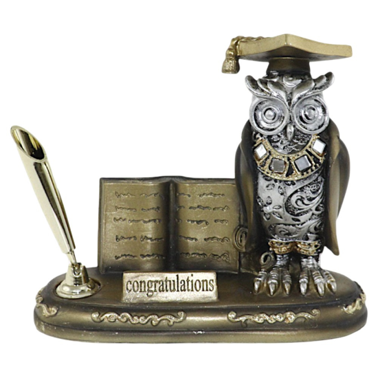 Декоративна статуетка за бюро с бухал, носещ шапка за дипломиране и тога