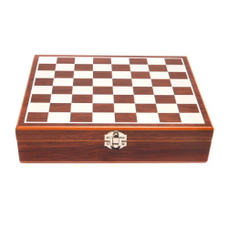 Подаръчен комплект манерка с шах и аксесоари 