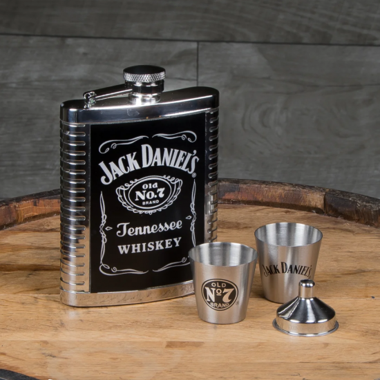 Комплект манерка "Jack Daniels" с аксесоарина най-ниска цена - podaratsi.bg